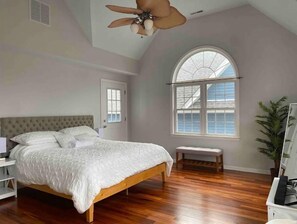 4 bedrooms, iron/ironing board, free WiFi, bed sheets