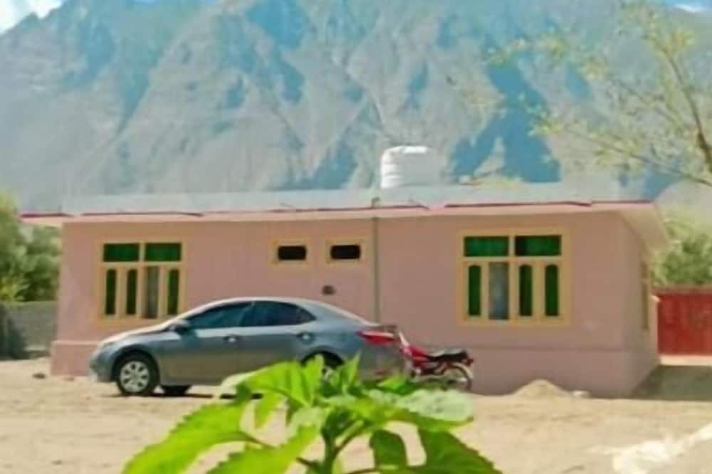 Manthokha Guest House skardu
