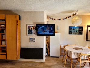 Dining - Grand Studio Lumineux au Calme Avec Jolie vue (Les Orres)
