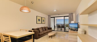 Amazing 2 bedrooms apartment side sea view