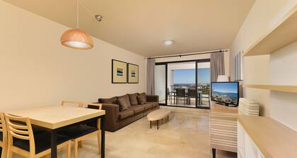 Amazing 2 bedrooms apartment side sea view