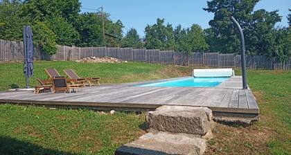 LA Pensee Sauvage, Spacieux Gite Avec Piscine Ressourcement Auprès des Plantes