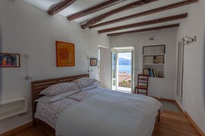 Silitysrauta/-lauta, vauvan matkasänky, ilmainen Wi-Fi, vuodevaatteet