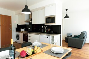 Fridge, microwave, oven, stovetop