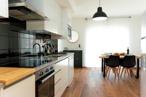 Fridge, microwave, oven, stovetop