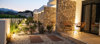 Pebble Garden Olive Branch-Magnolia