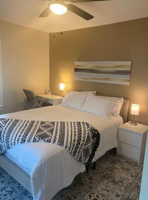 5 bedrooms, desk, iron/ironing board, WiFi - 5 bedroom  with parking for families and groups. (Springfield)