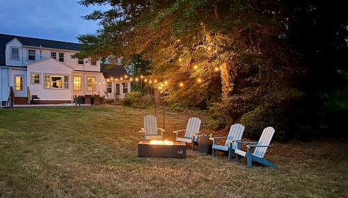 Waterfront! - Cozy "Captain's Cottage" with hot tub!