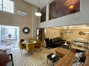 32-inch Smart TV with satellite channels, TV, Netflix - Au Riad Des Deux Patios - Marrakech (Marrakech)