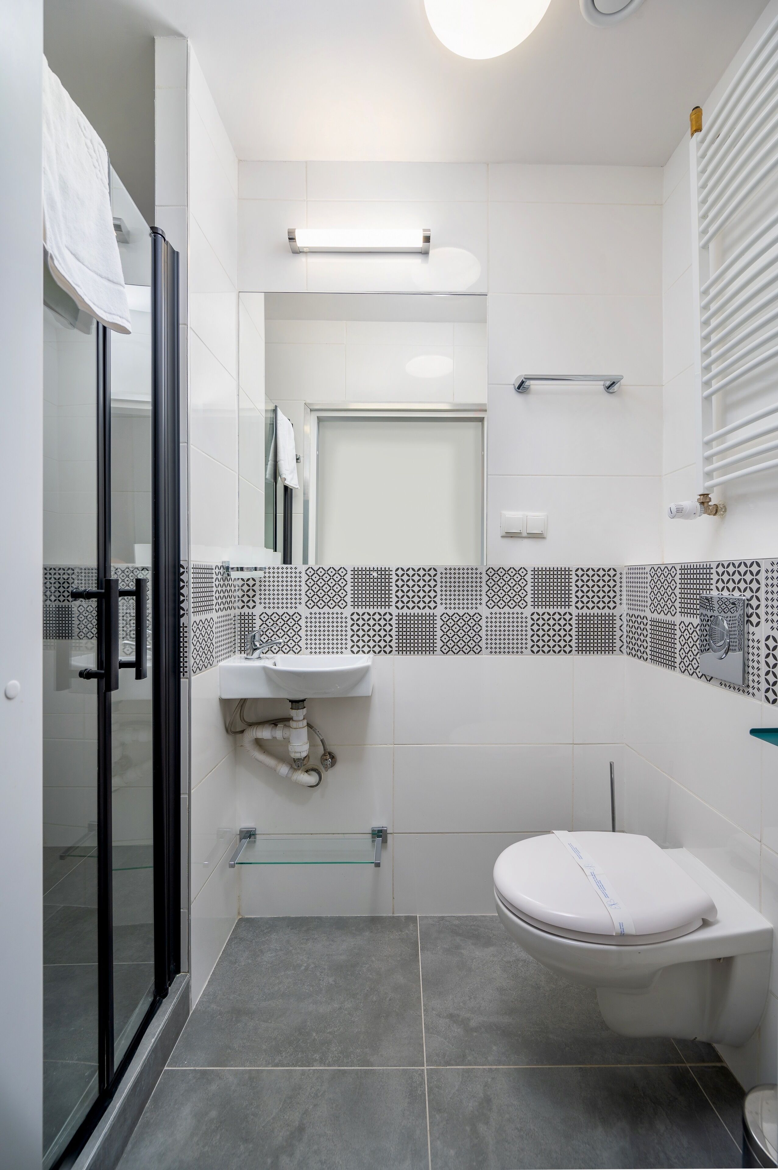 Shower, towels