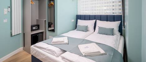 In-room safe, desk, iron/ironing board, bed sheets