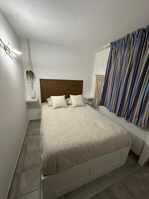 1 bedroom, iron/ironing board, travel cot, free WiFi