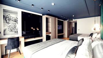 Standard trippelrum (Land View) | VÀrdeförvaringsskÄp pÄ rummet, skrivbord, gratis wi-fi och sÀngklÀder