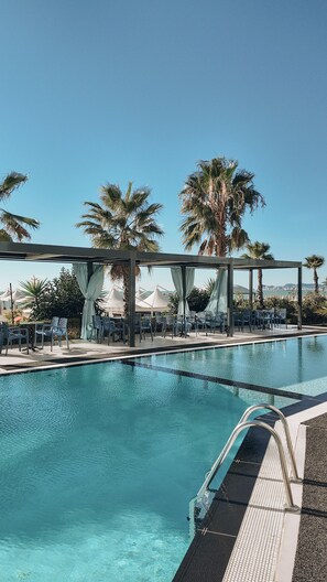 Seasonal outdoor pool - Luxury Premium Finese Hotel & SPA (Golem)