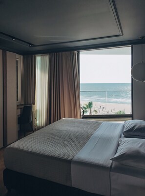 In-room safe, desk, soundproofing, free WiFi - Luxury Premium Finese Hotel & SPA (Golem)