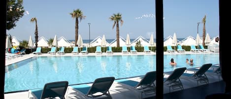 Piscina a l'aire lliure de temporada