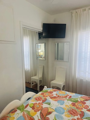 2 bedrooms, desk, iron/ironing board, free WiFi