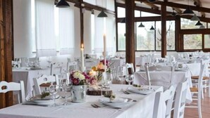 A restaurant with white tablecloths, neatly set tables, and hanging pendant lights. - Masseria Torrechiara Eco Dimora di Charme. (Corato)