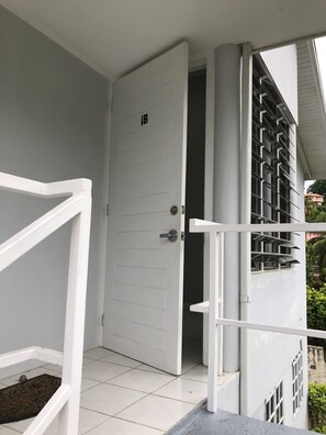Exterior detail - 2 Bedroom Suite -Residential area, easy access to everywhere! Homeaway from Home (Choc)
