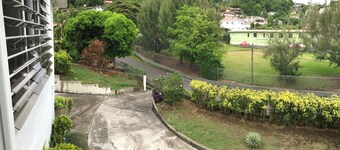 2 Bedroom Suite -Residential area, easy access to everywhere! Homeaway from Home