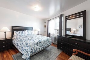 3 bedrooms, desk, iron/ironing board, free WiFi - Bryn Mawr Has It All (Bryn Mawr)