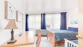 3 bedrooms, desk, iron/ironing board, travel crib