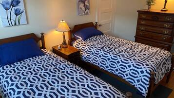 2 bedrooms, iron/ironing board, free WiFi, bed sheets