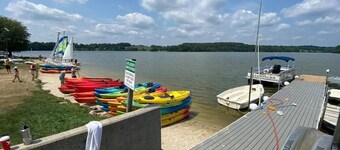 Quiet Cottage In The Woods with Hot Tub