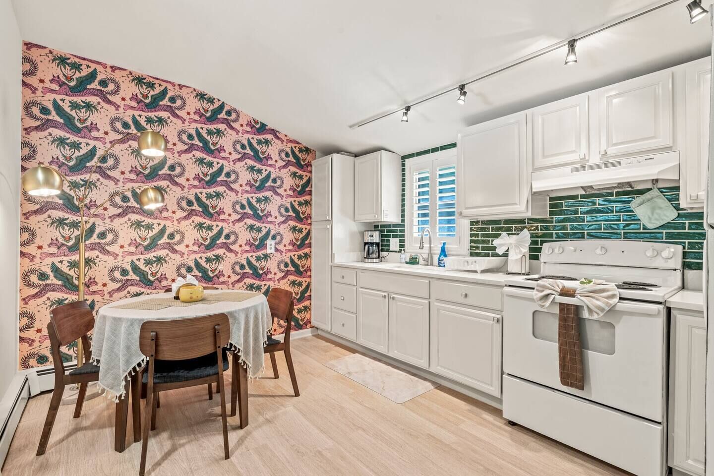 Frigorífic, microones, forn i placa de cuina 