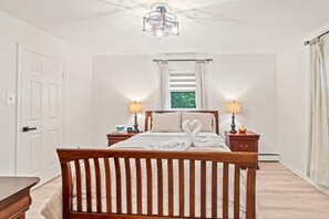 3 bedrooms, desk, iron/ironing board, free WiFi