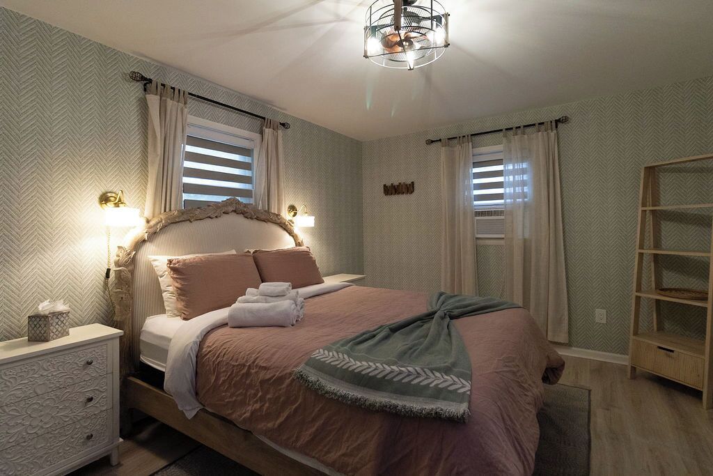 3 bedrooms, desk, iron/ironing board, free WiFi