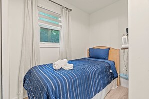 3 bedrooms, desk, iron/ironing board, free WiFi