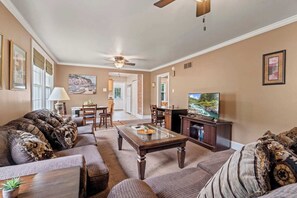 TV, offices - World Cup Oasis - Easy Stadium Access (Devon)