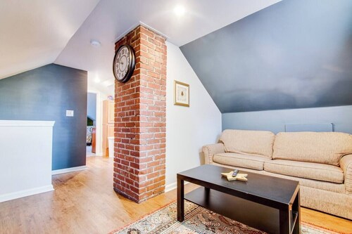 * Off The Beaten Path * - Choose This Private Gem