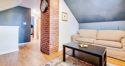 * Off The Beaten Path * - Choose This Private Gem