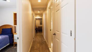 3 habitaciones, tabla de planchar con plancha y wifi gratis