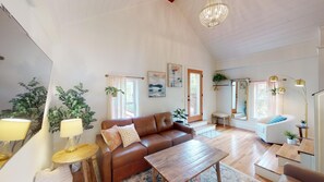 Smart TV, libri, impianto stereo