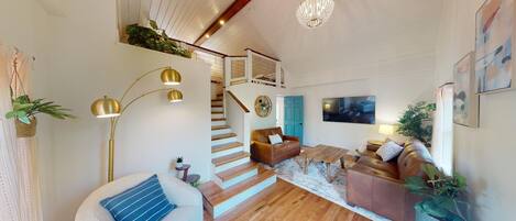 Smart TV, books, stereo