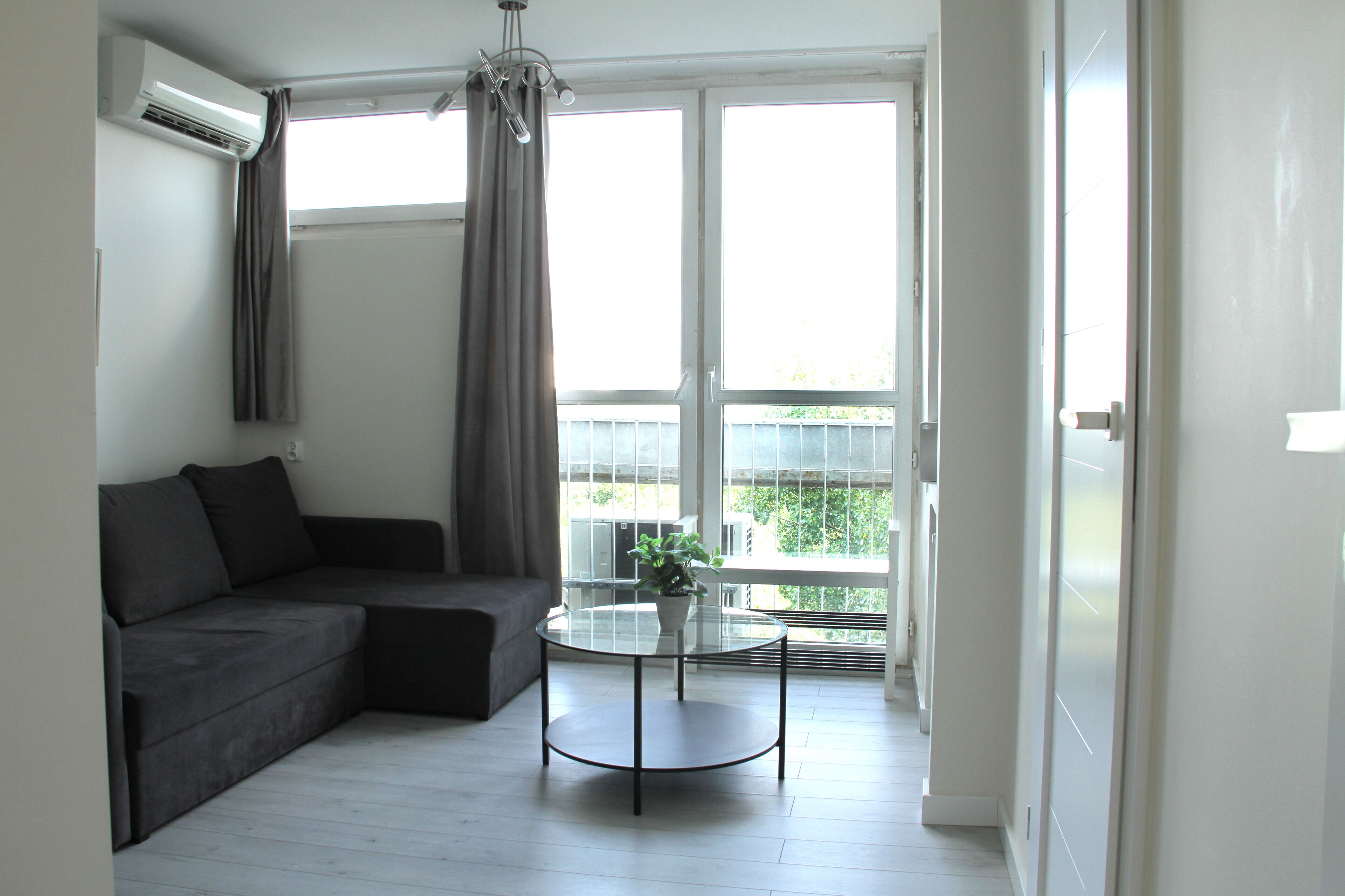 Una televisión de pantalla plana