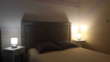 2 bedrooms, travel cot, free WiFi, bed sheets