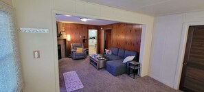 Interior - Peaceful Whiting Full Home Near Lakes, Parks, Chicago, and Hammond (Whiting)