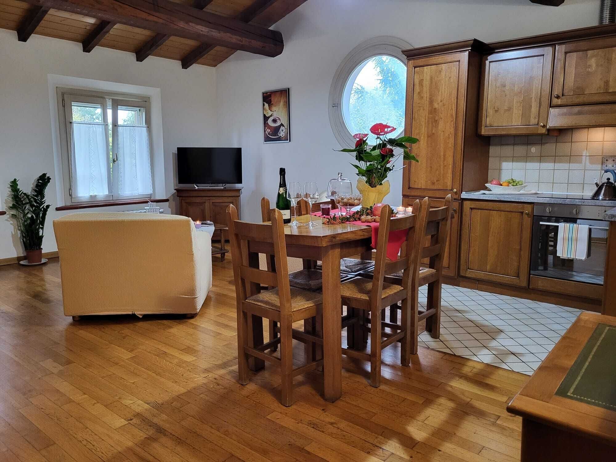 Appartamento Standard | Angolo cottura privato | Frigorifero con congelatore, forno, piano cottura, macchina per tè/caffè