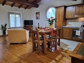 Standard Condo | Private kitchenette | Full-size fridge, oven, stovetop, coffee/tea maker - Residence Antico Borgo (Modena)