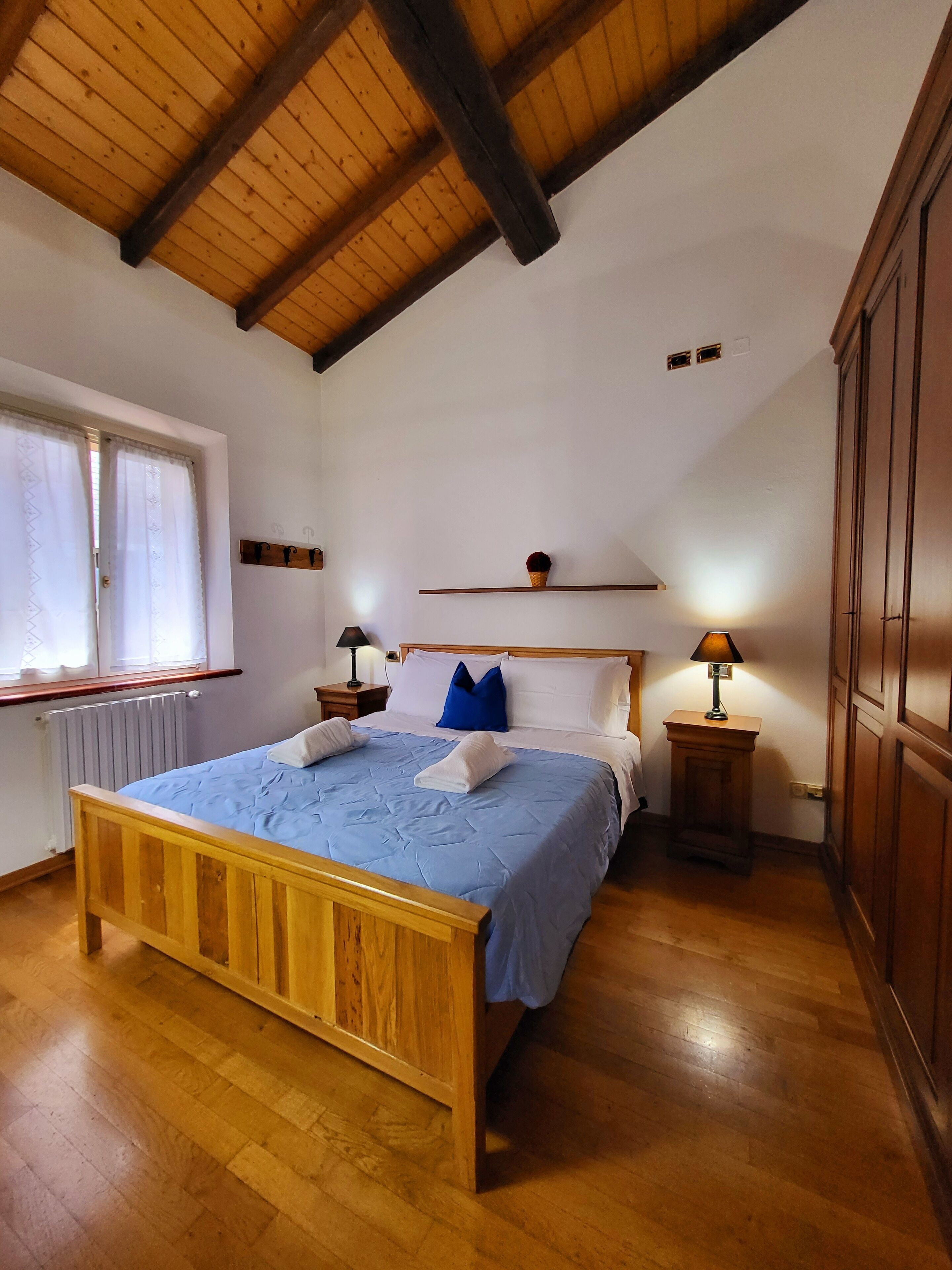 Down comforters, in-room safe, laptop workspace, free WiFi