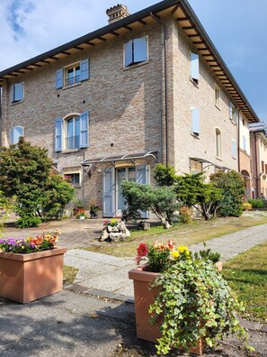 Exterior - Residence Antico Borgo (Modena)