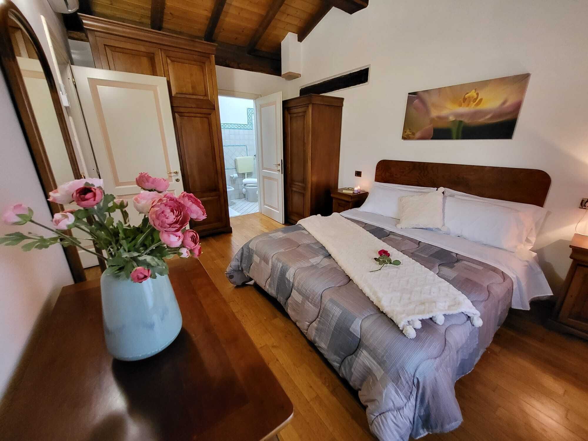 Down comforters, in-room safe, laptop workspace, free WiFi