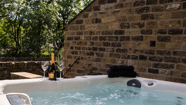 A stone wall, a hot tub, and a bottle of champagne. - Unsliven Bridge Farm - sleeps 15 guests  in 7 bedrooms (Stocksbridge)