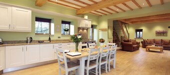 Unsliven Bridge Barn - sleeps 7 guests  in 3 bedrooms