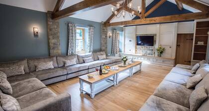 Leapings Cottage - sleeps 12 guests in 6 bedrooms