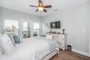 3 bedrooms, iron/ironing board, internet, bed sheets